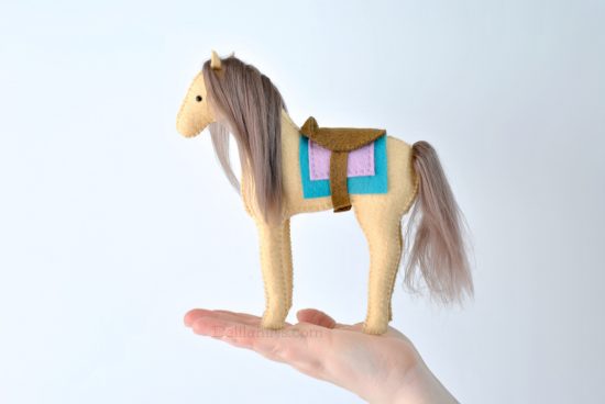 Felt Horse Sewing Kit