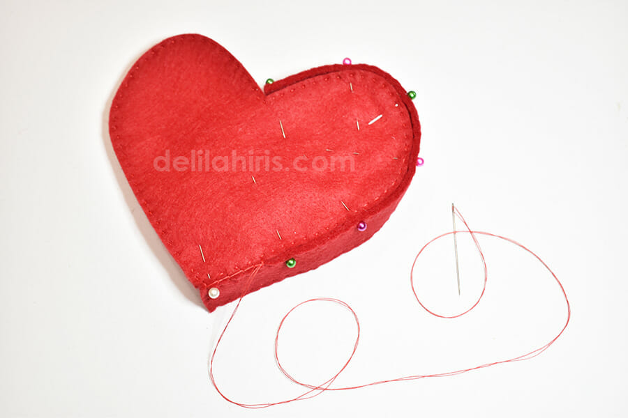 diy felt heart shaped box